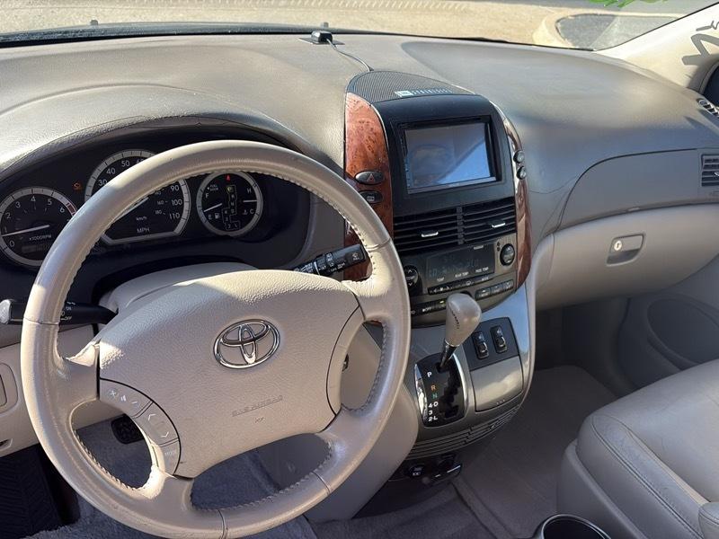 Toyota Sienna 5dr XLE FWD 7-Passenger (Natl) 2005