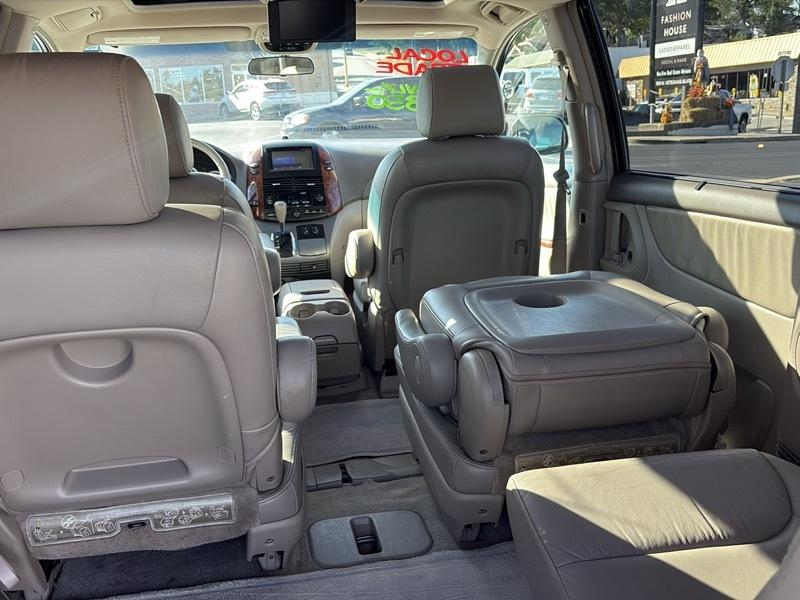 Toyota Sienna 5dr XLE FWD 7-Passenger (Natl) 2005