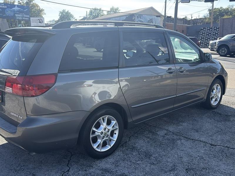 Toyota Sienna 5dr XLE FWD 7-Passenger (Natl) 2005