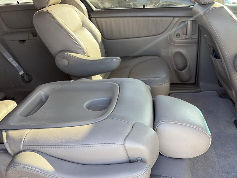 Toyota Sienna 5dr XLE FWD 7-Passenger (Natl) 2005