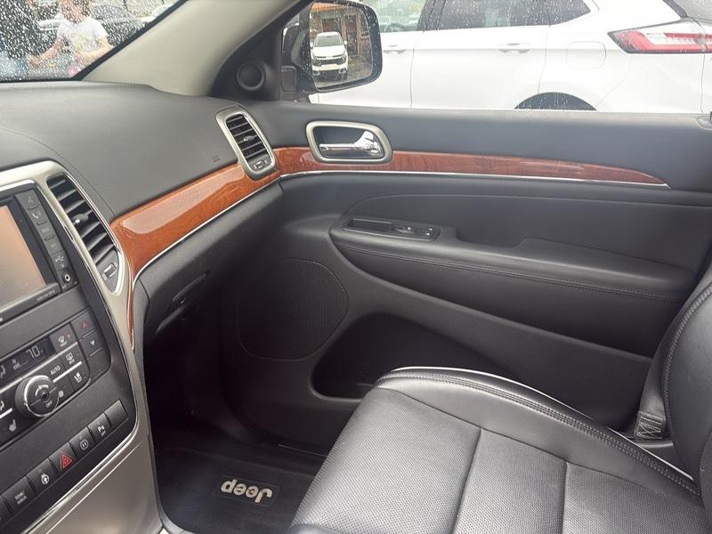 Jeep Grand Cherokee 4WD 4dr Overland 2011