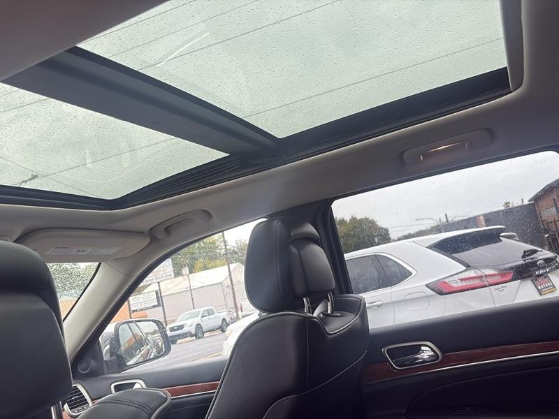 Jeep Grand Cherokee 4WD 4dr Overland 2011