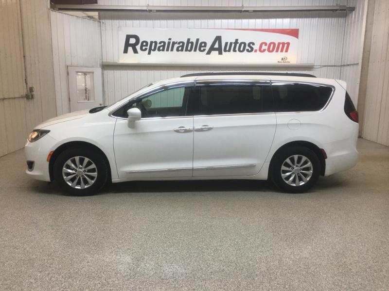 Chrysler Pacifica  2017 Chrysler Pacifica  2017