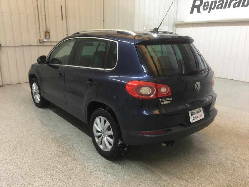 Volkswagen Tiguan  2011