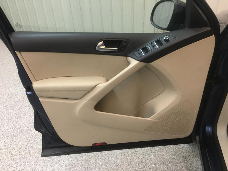 Volkswagen Tiguan  2011