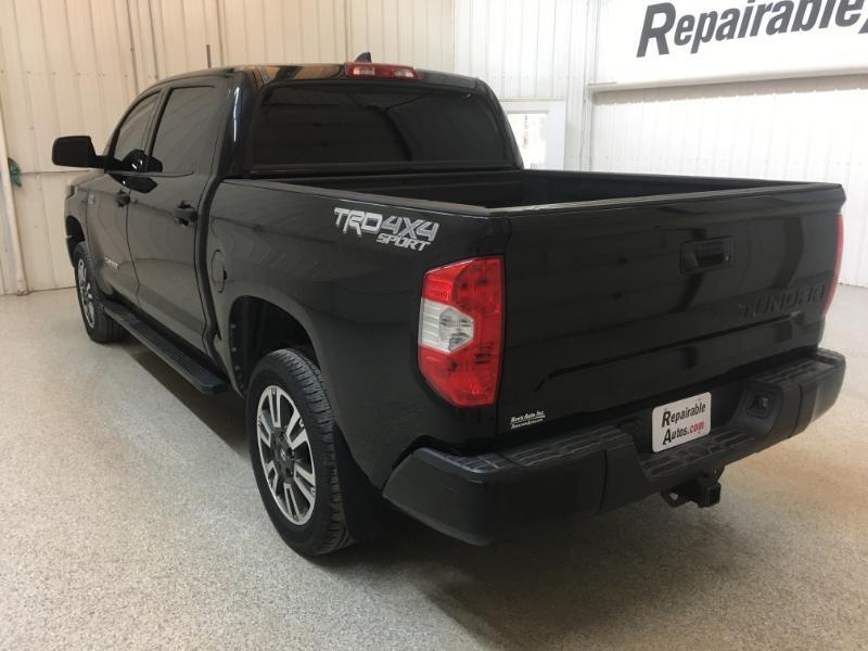 Toyota Tundra  2021