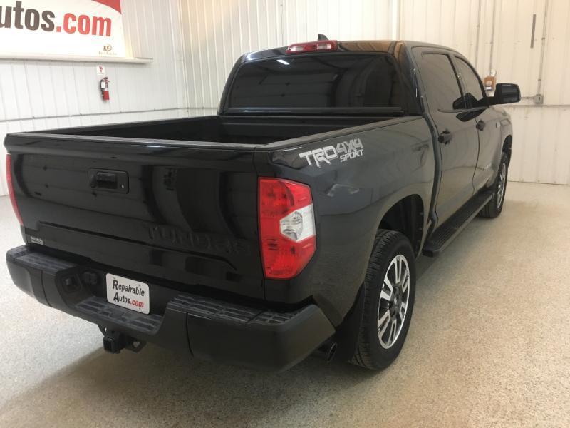 Toyota Tundra  2021