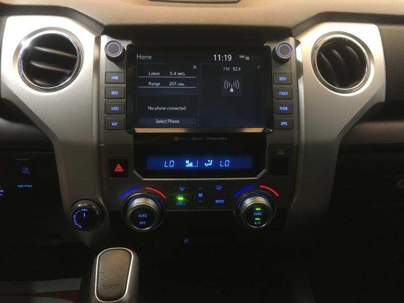 Toyota Tundra  2021
