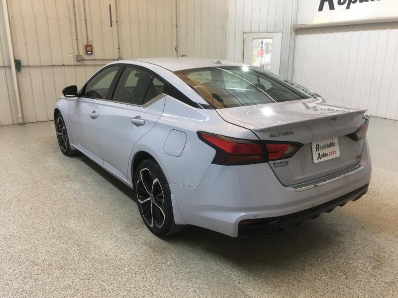 Nissan Altima  2023