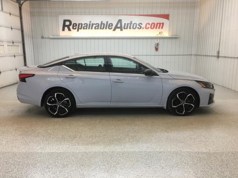 Nissan Altima  2023