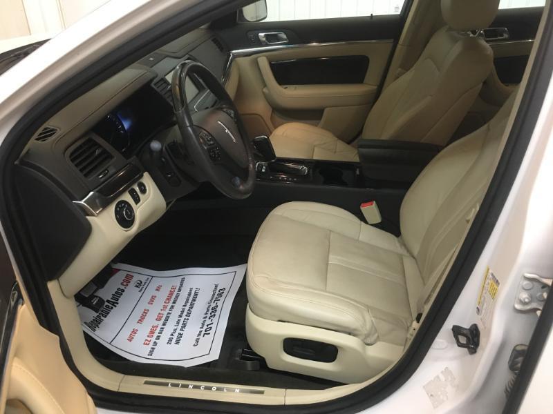 Lincoln MKS  2015