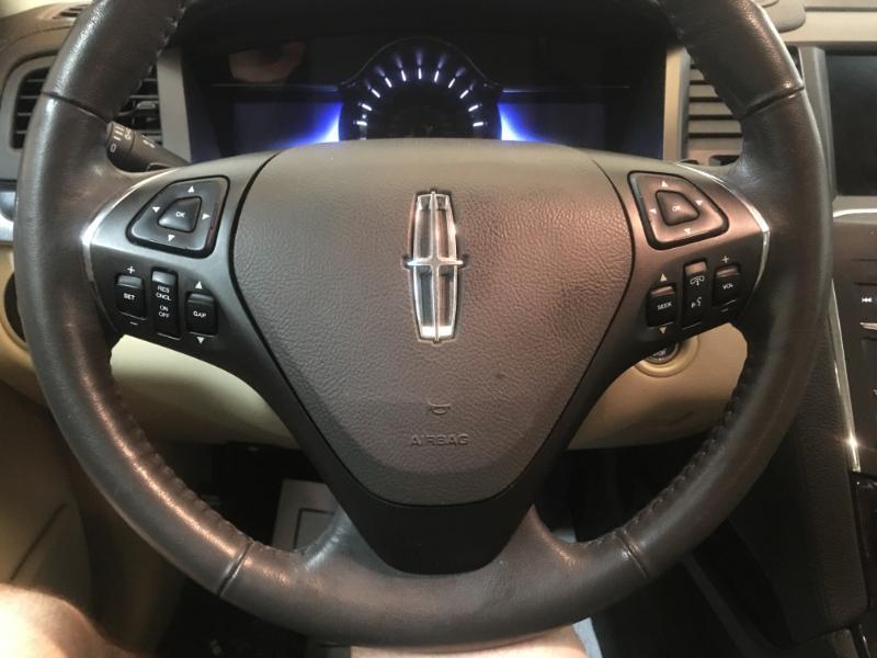 Lincoln MKS  2015