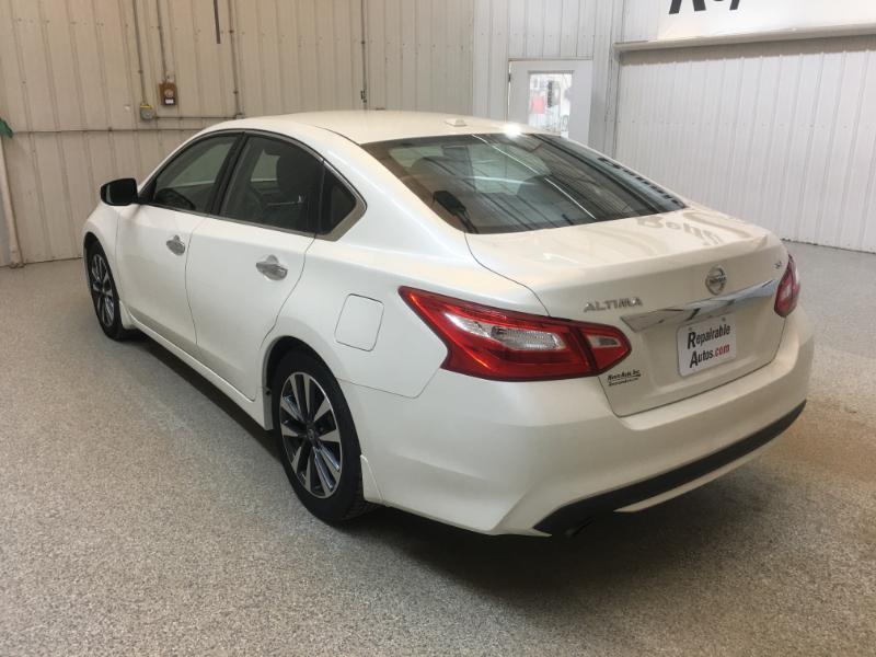 Nissan Altima  2016