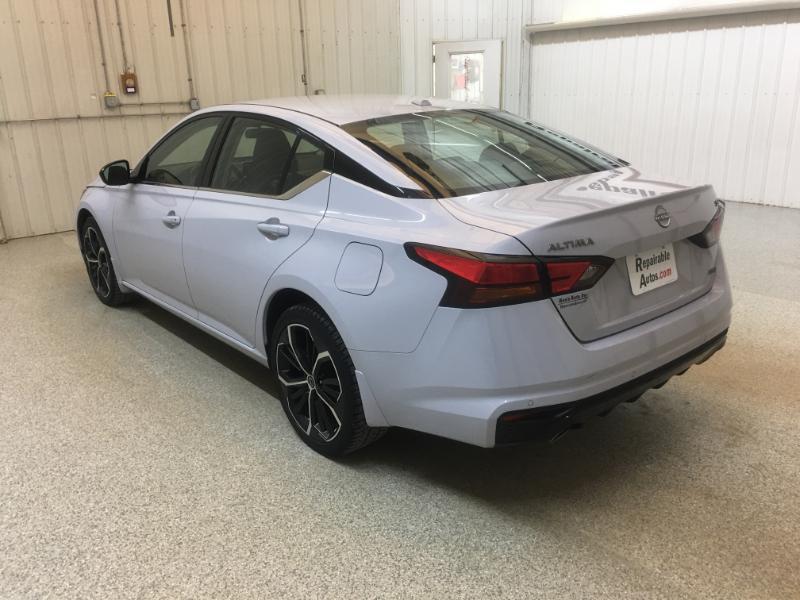 Nissan Altima  2024