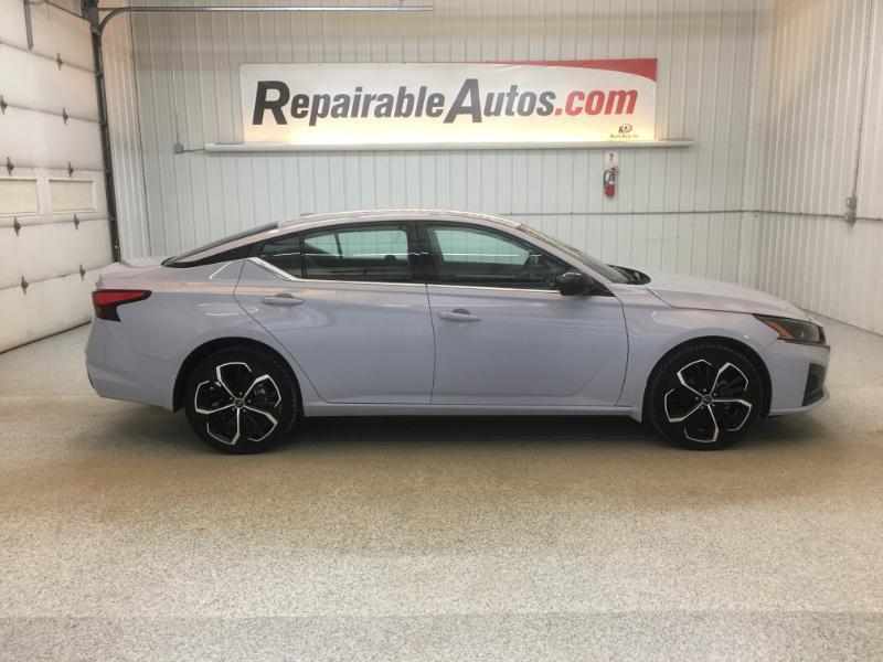 Nissan Altima  2024