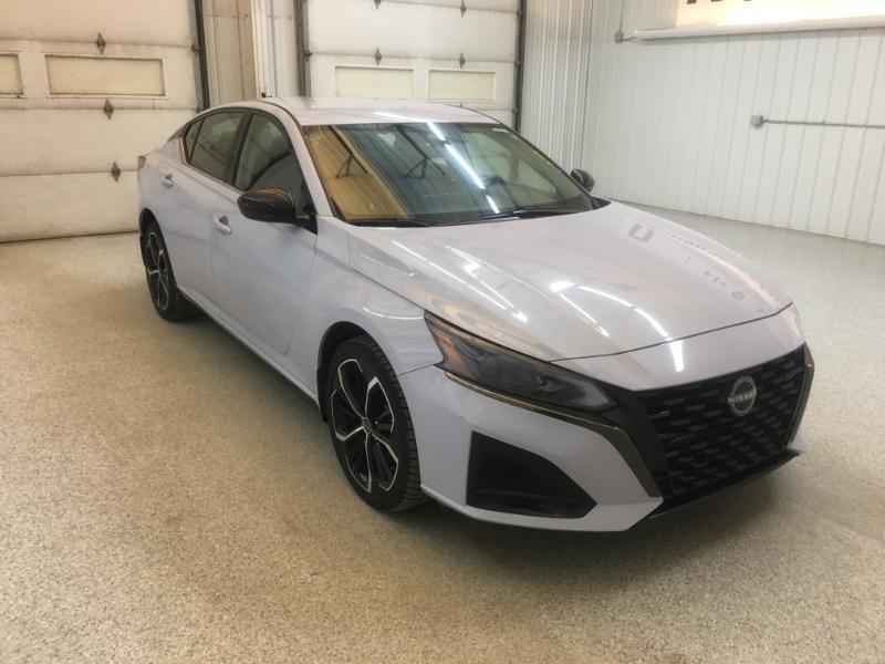 Nissan Altima  2024
