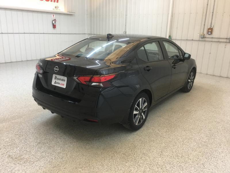 Nissan Versa  2025