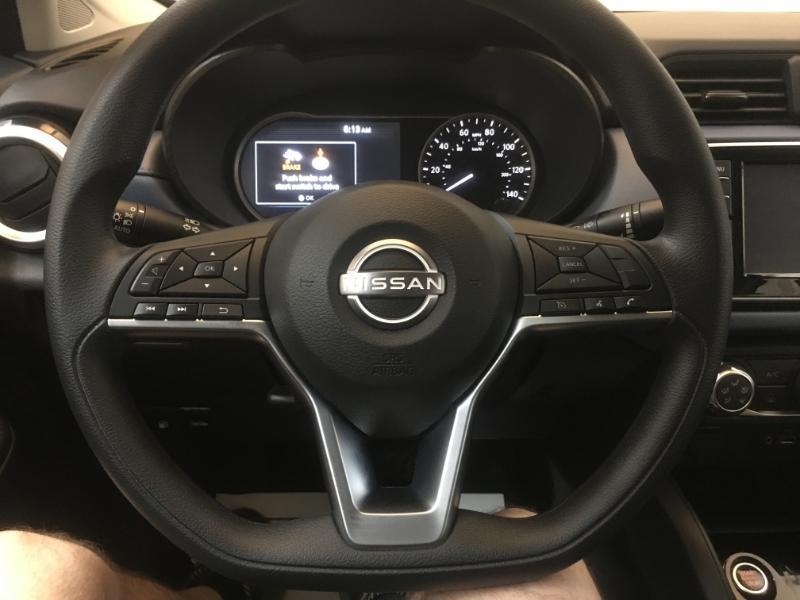 Nissan Versa  2025