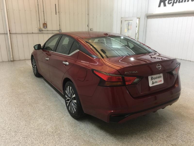 Nissan Altima  2024