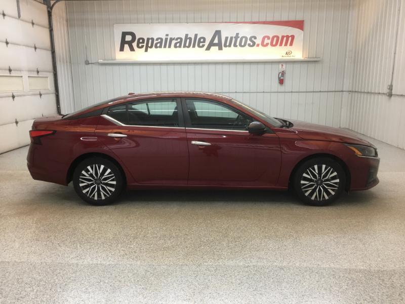 Nissan Altima  2024