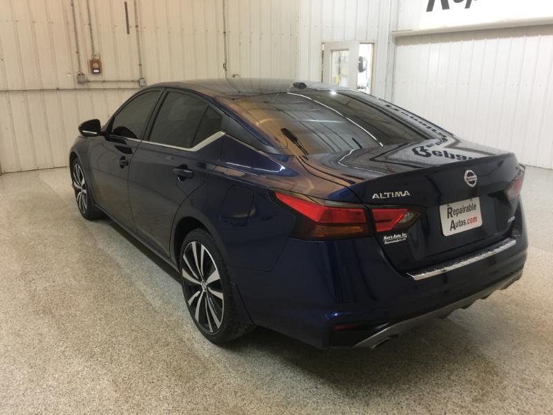Nissan Altima  2022