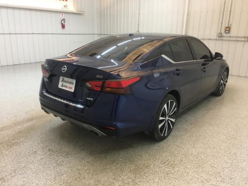 Nissan Altima  2022