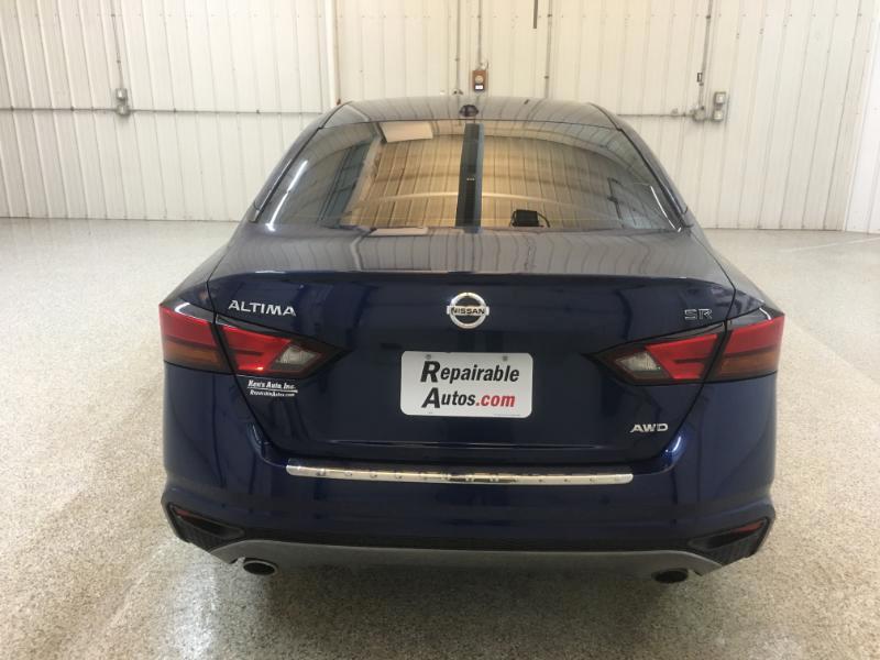 Nissan Altima  2022