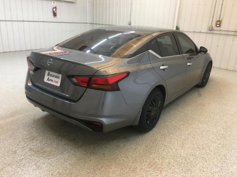 Nissan Altima  2023