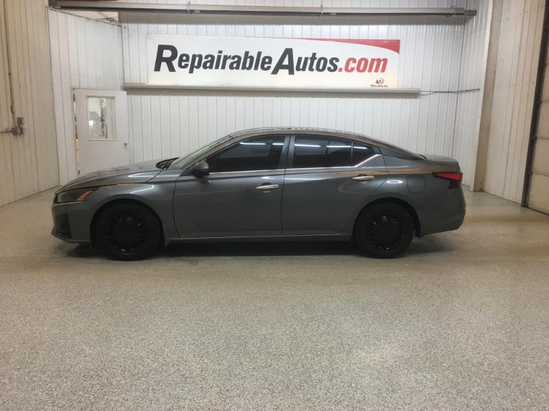 Nissan Altima  2023