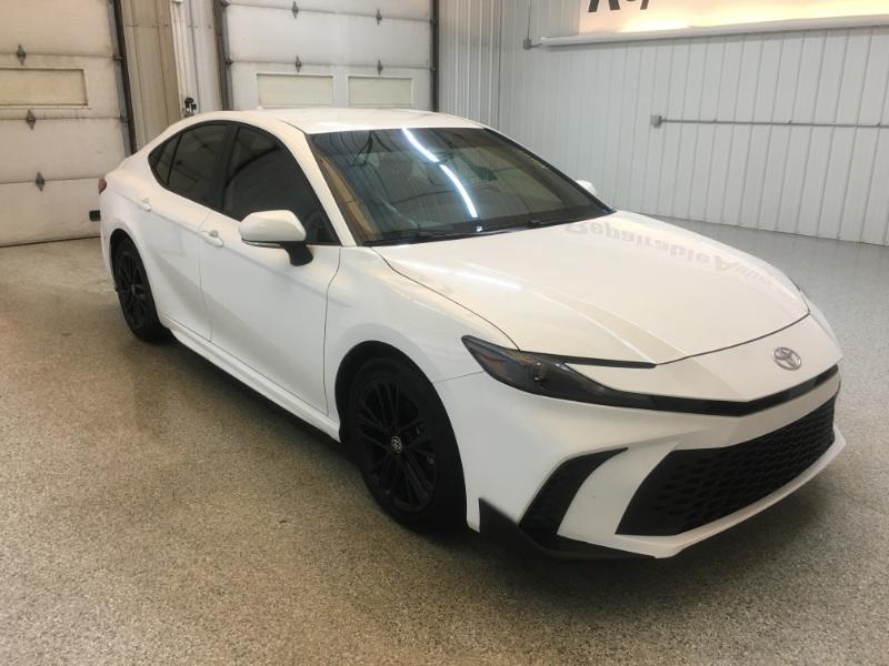 Toyota Camry Hybrid  2026