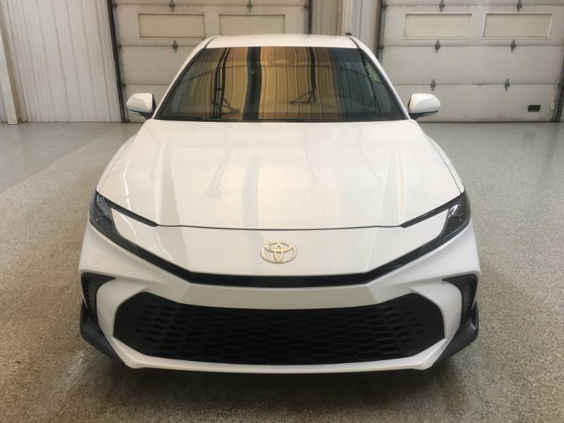 Toyota Camry Hybrid  2026
