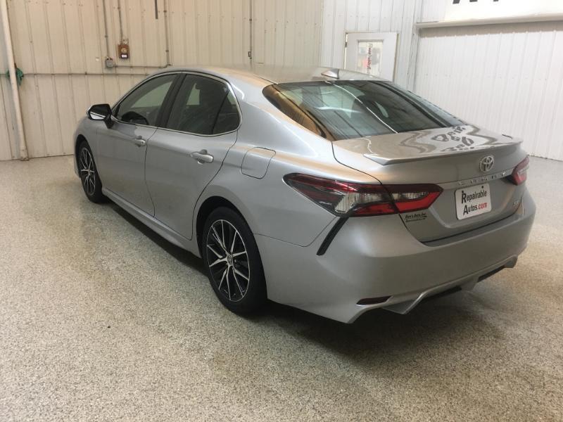Toyota Camry  2021