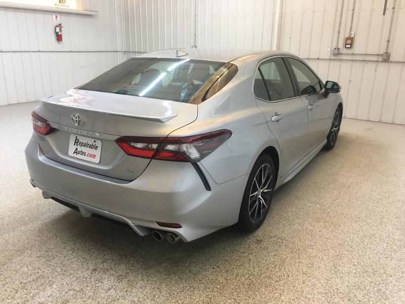 Toyota Camry  2021