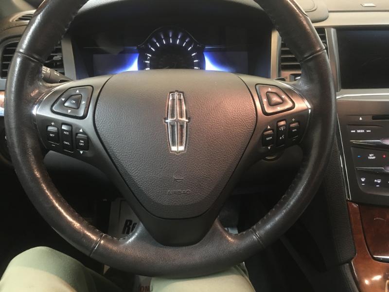 Lincoln MKS  2015