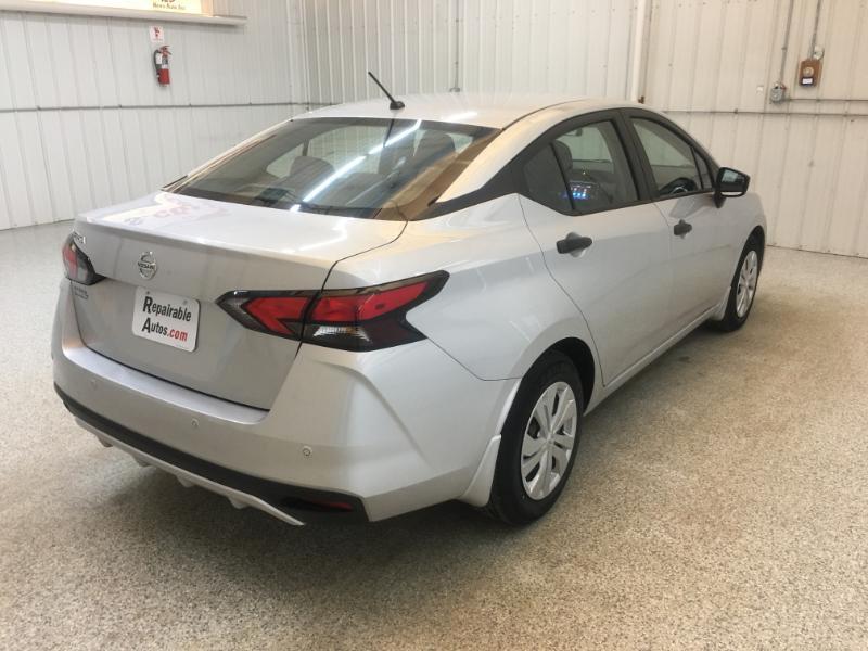 Nissan Versa  2022