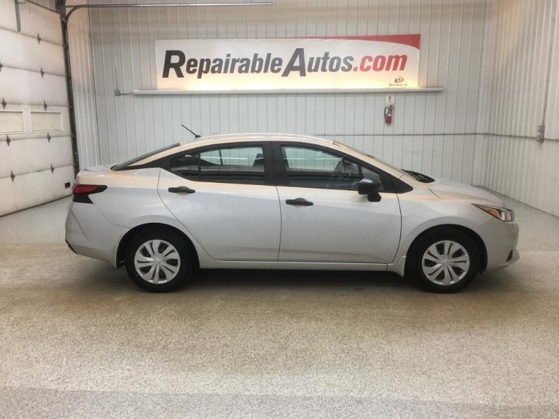 Nissan Versa  2022