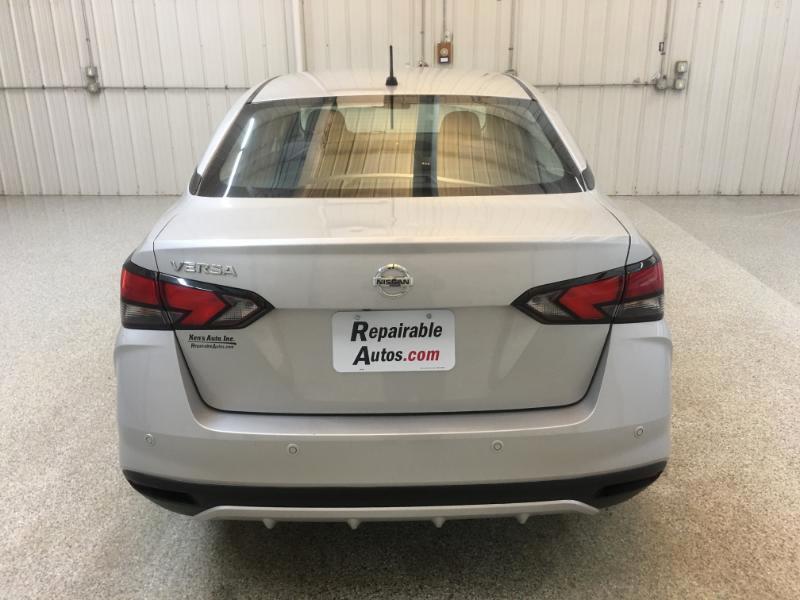 Nissan Versa  2022