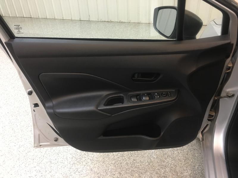 Nissan Versa  2022
