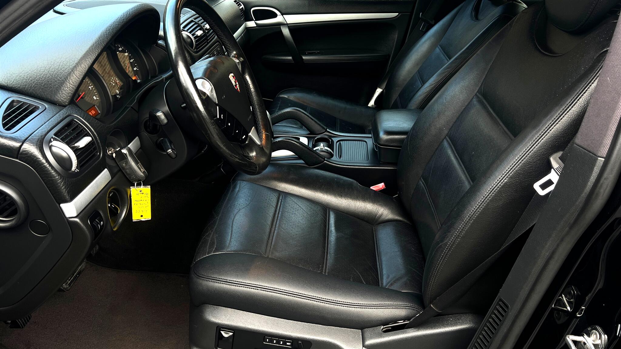 2010 Porsche Cayenne photo 8