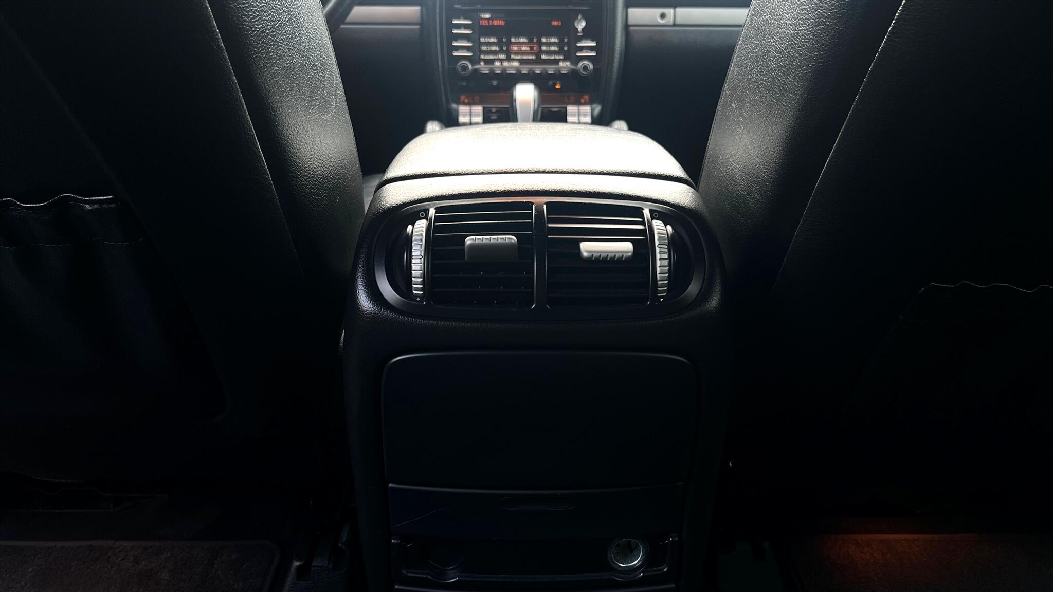 2010 Porsche Cayenne photo 16