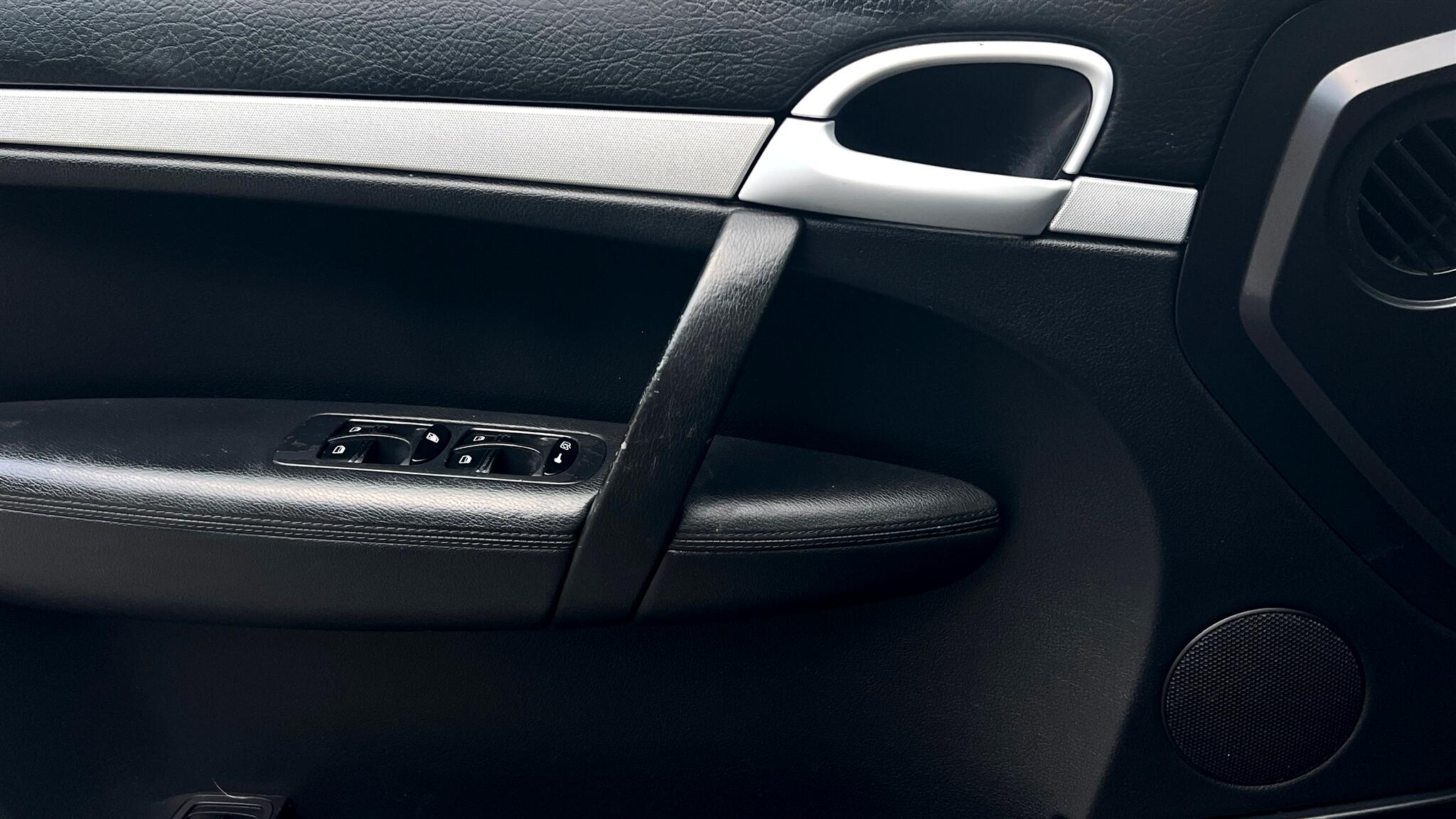 2010 Porsche Cayenne photo 18