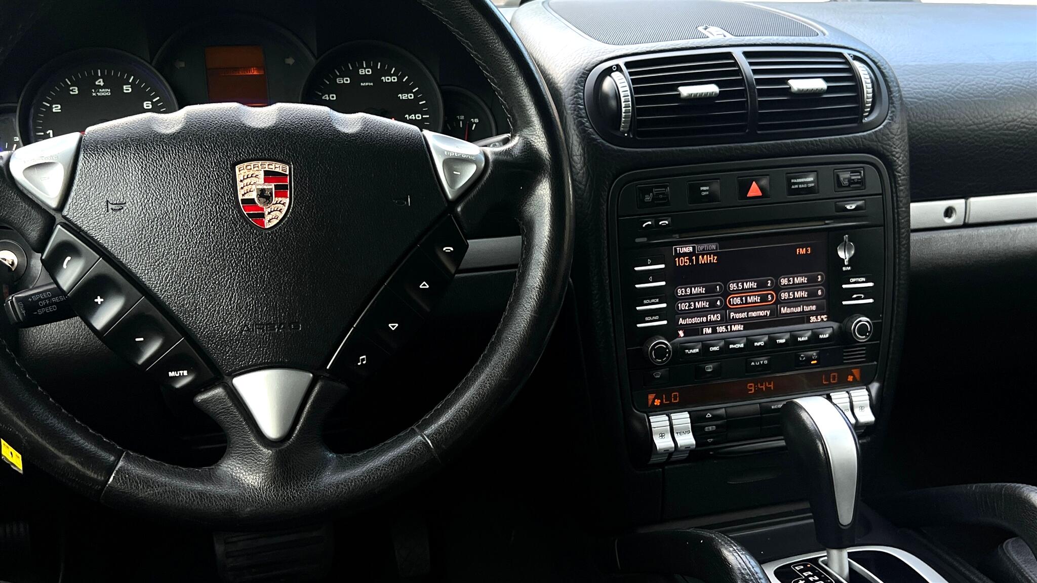 2010 Porsche Cayenne photo 20