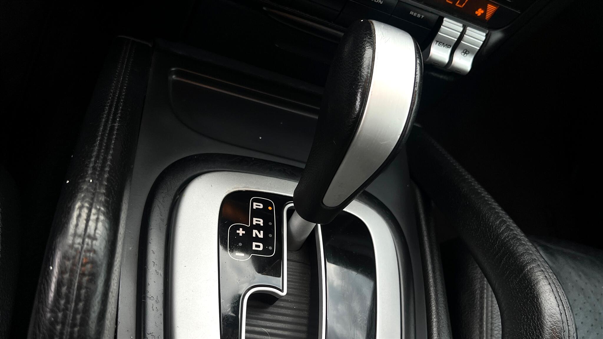2010 Porsche Cayenne photo 22