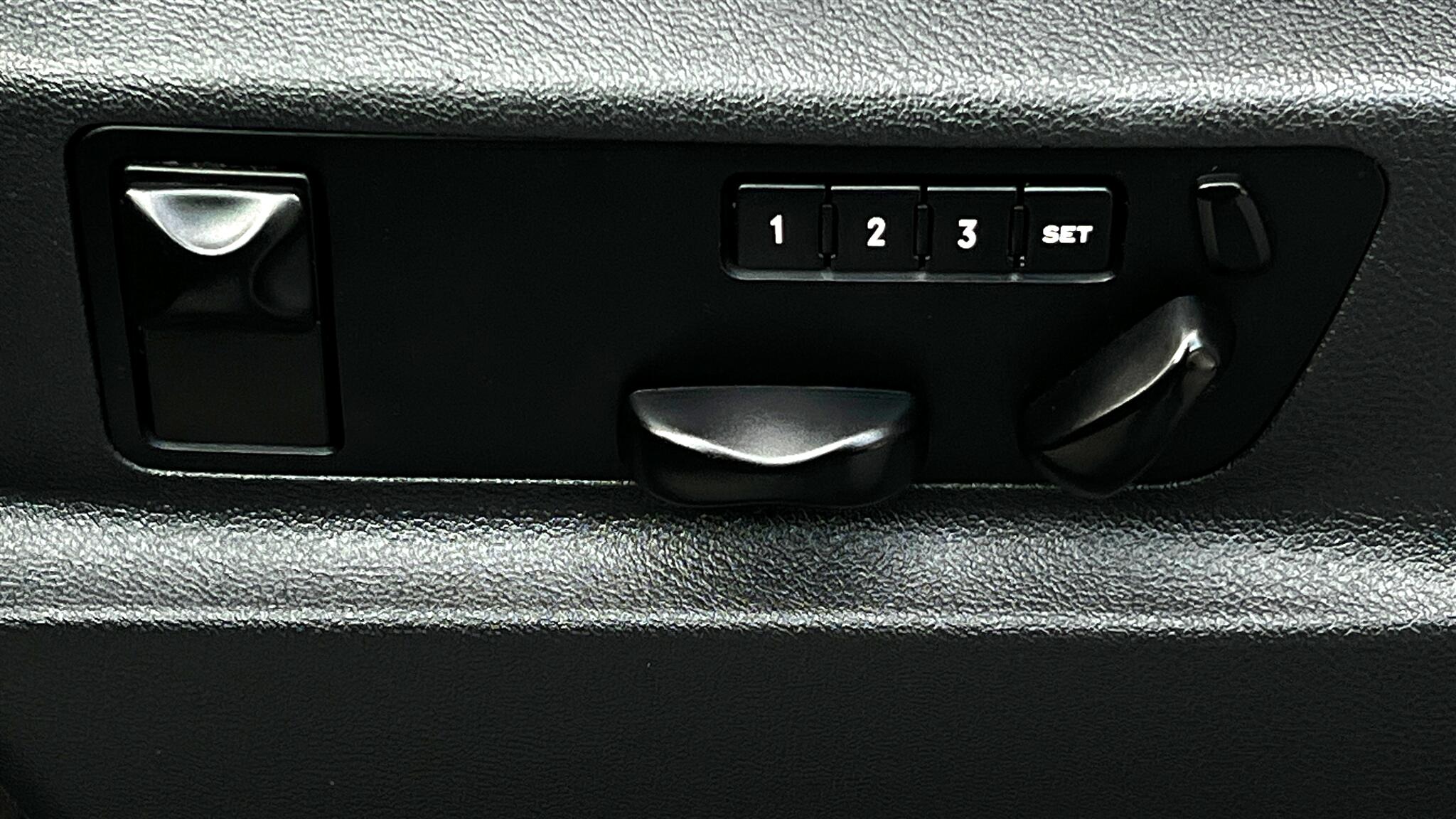 2010 Porsche Cayenne photo 29