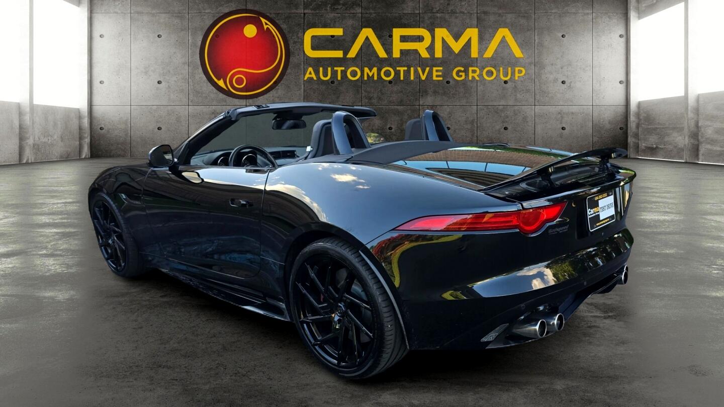 2016 Jaguar F-TYPE R photo 3