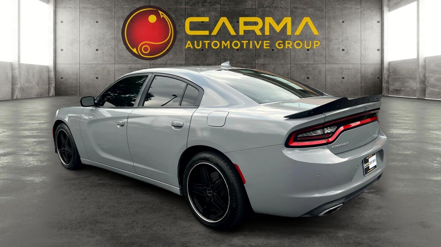2016 Dodge Charger R/T photo 3