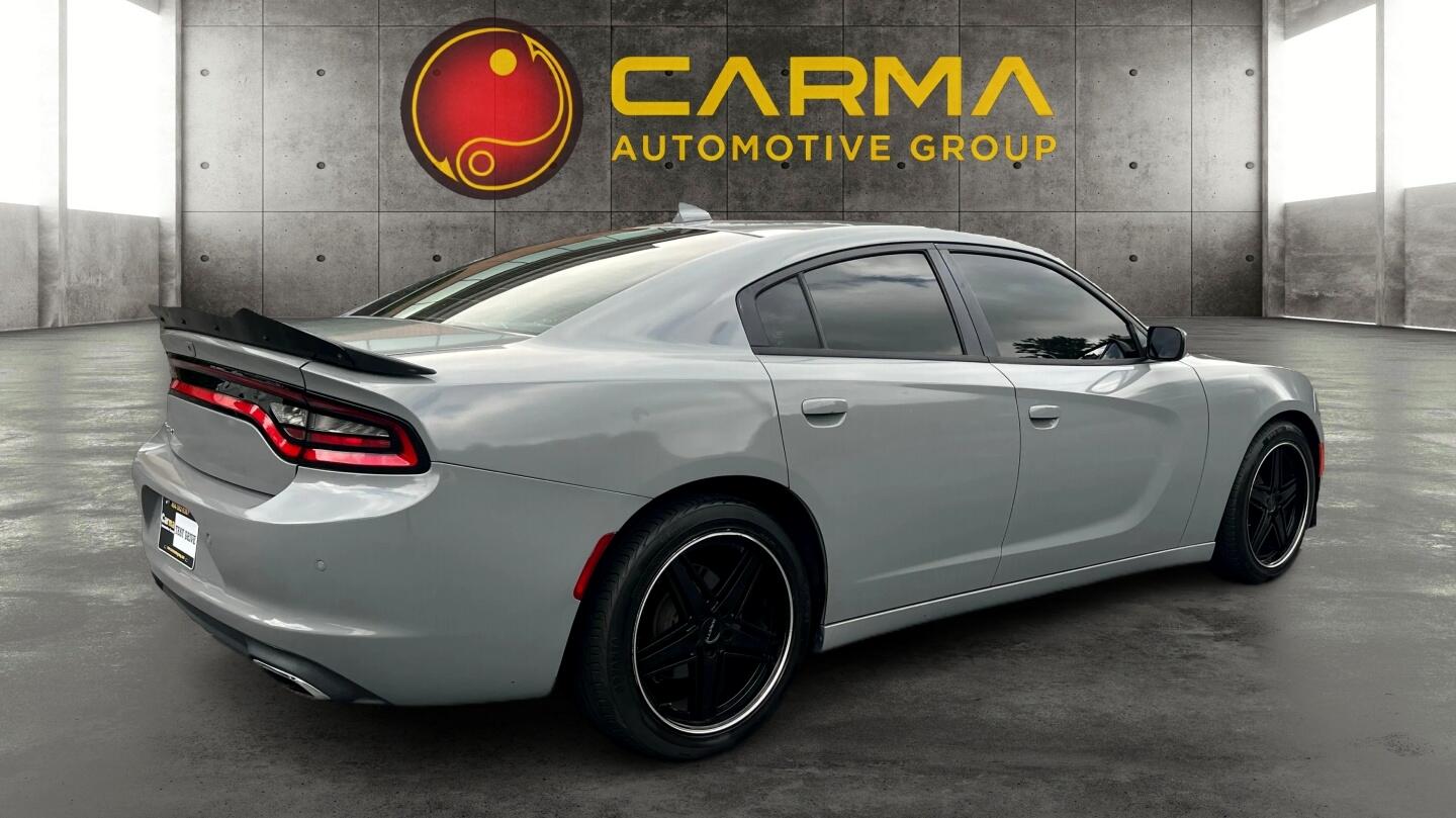2016 Dodge Charger R/T photo 5
