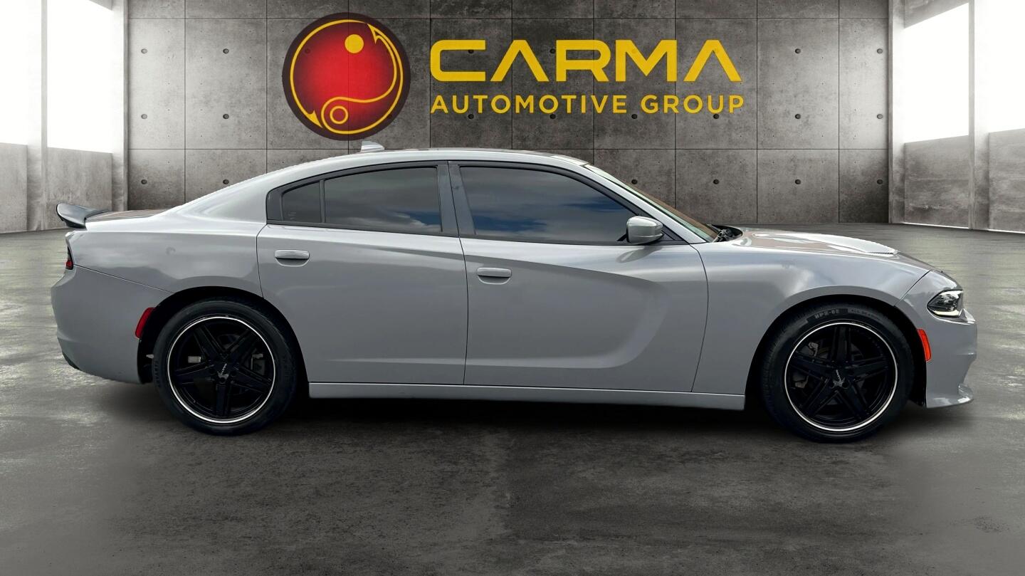 2016 Dodge Charger R/T photo 6
