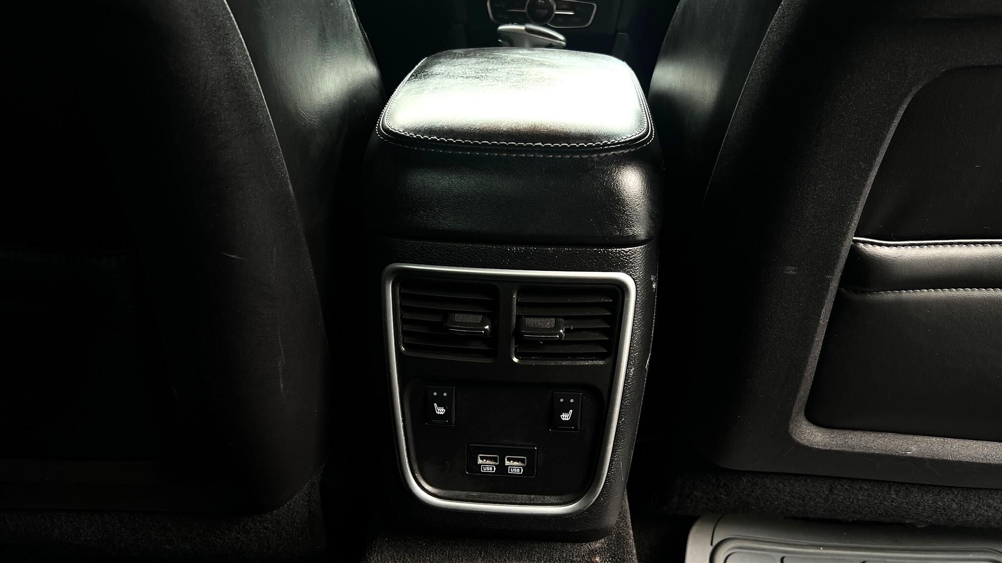 2016 Dodge Charger R/T photo 15