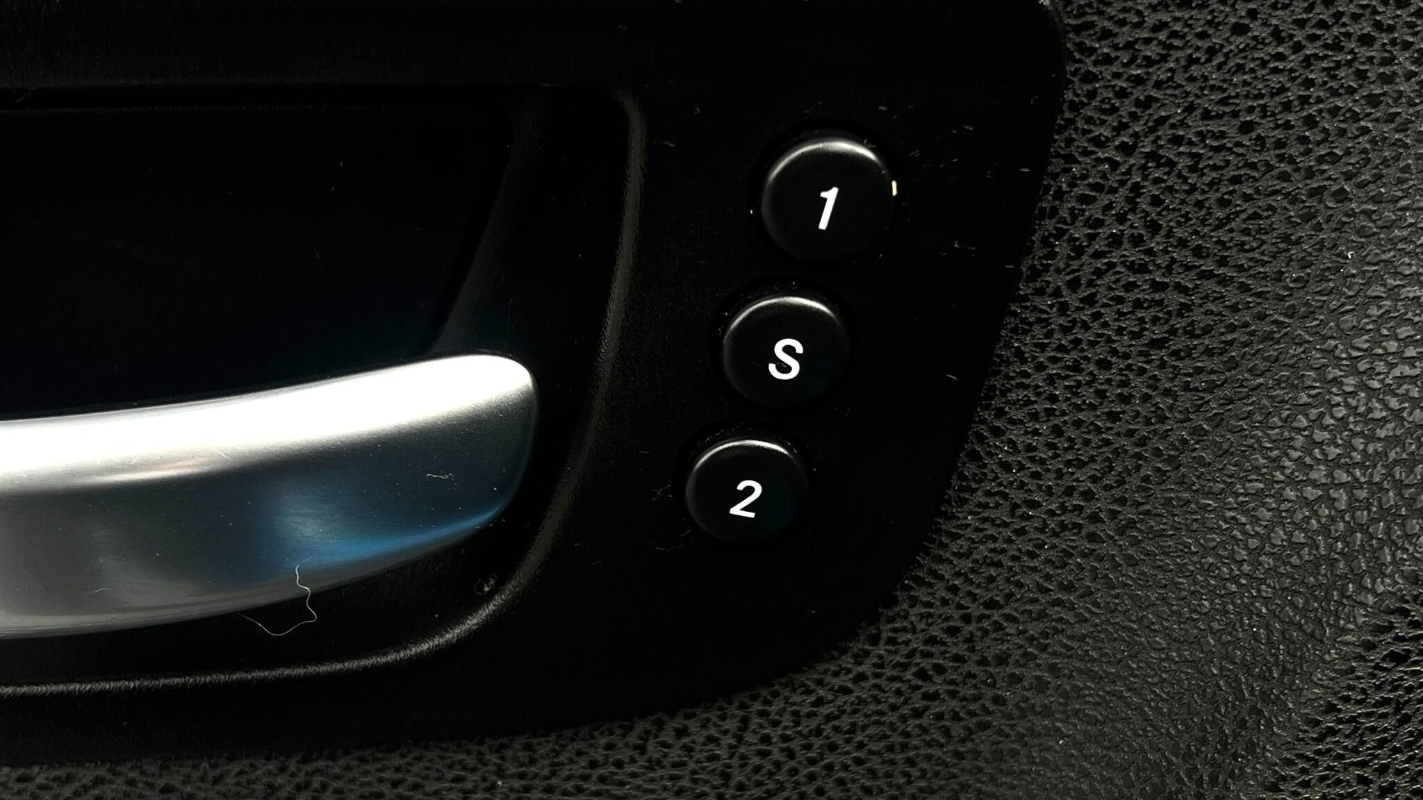 2016 Dodge Charger R/T photo 18